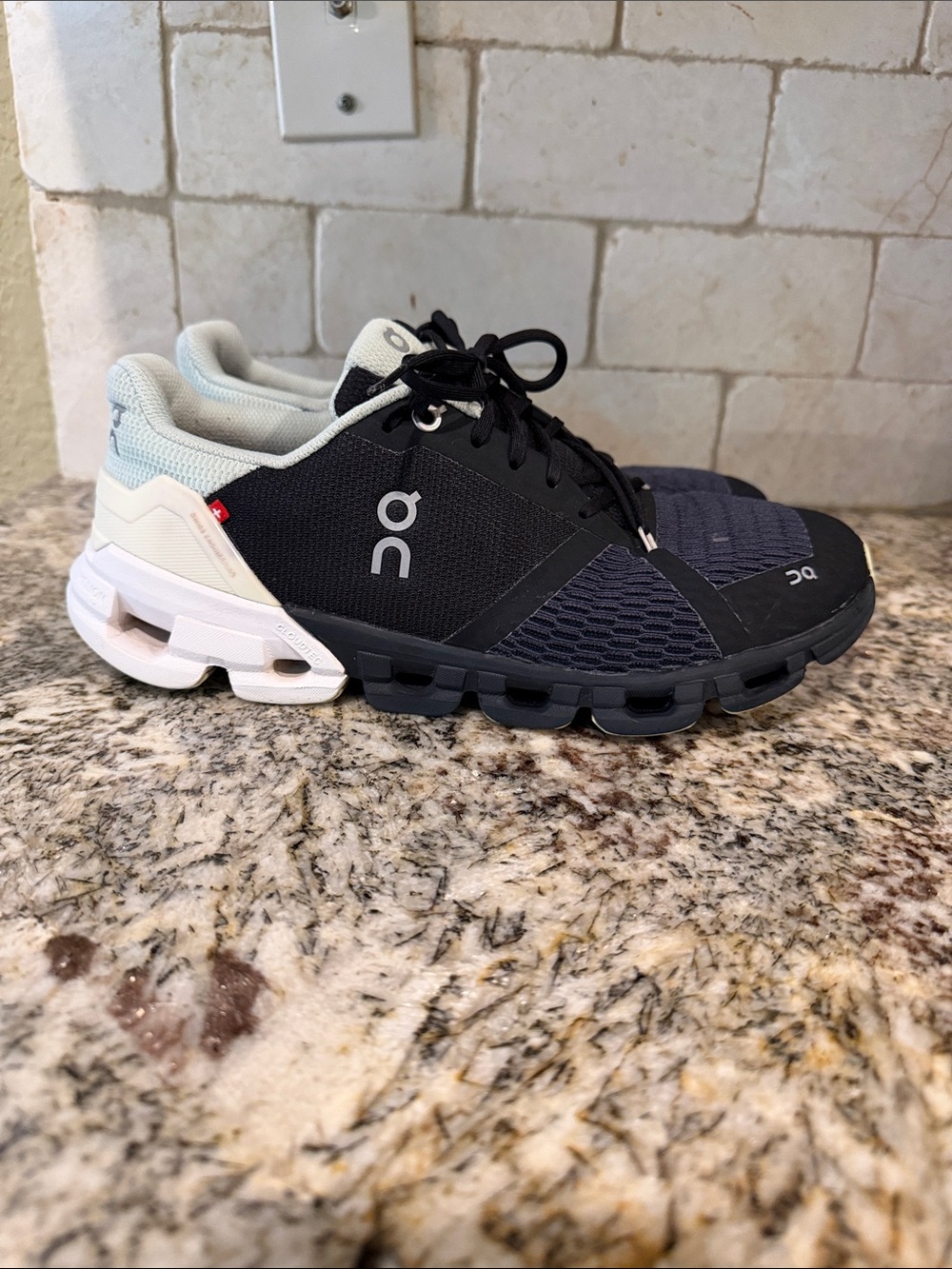 On Women’s Cloudflyer Running Shoes Sz 8